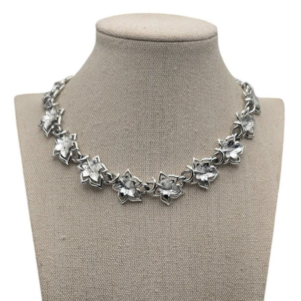 Coro Silver Tone Leaf Link Choker Necklace Mid Century Designer Vintage Romantic
